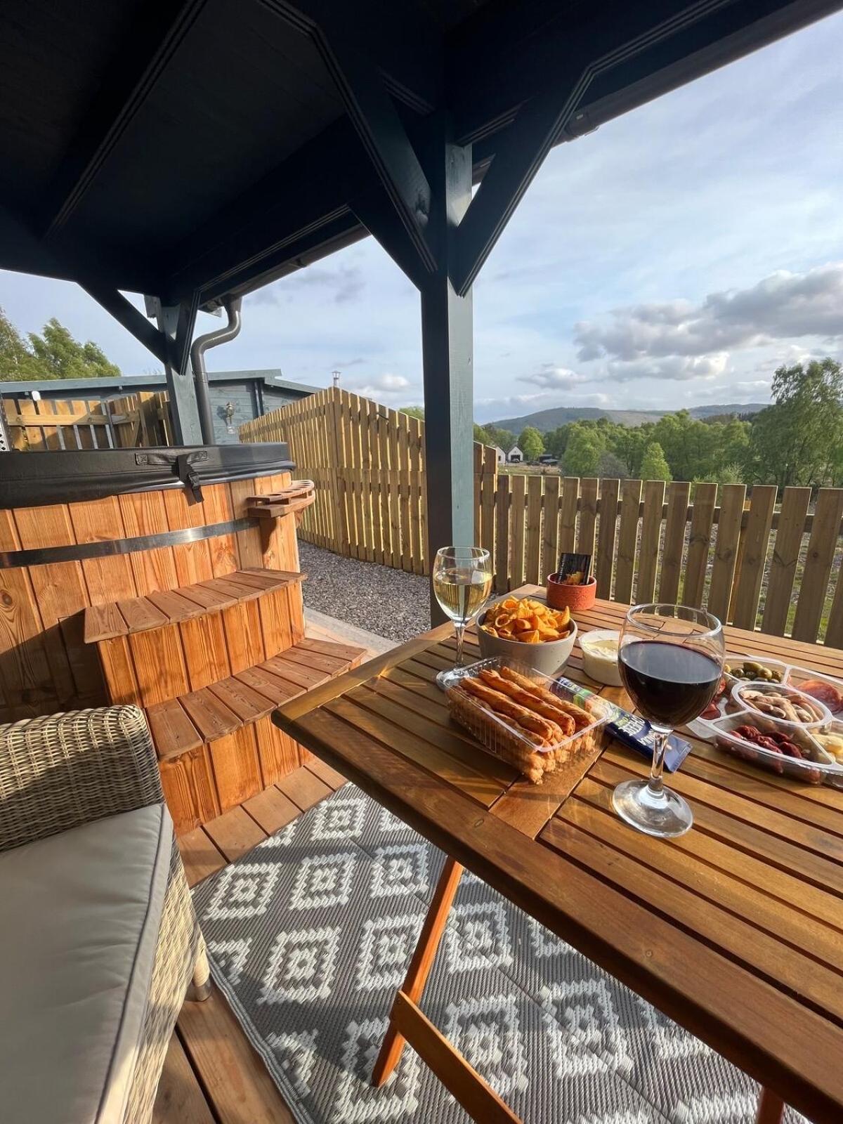 Retreat Hot Tub Highland Cabin Inverness Exterior photo