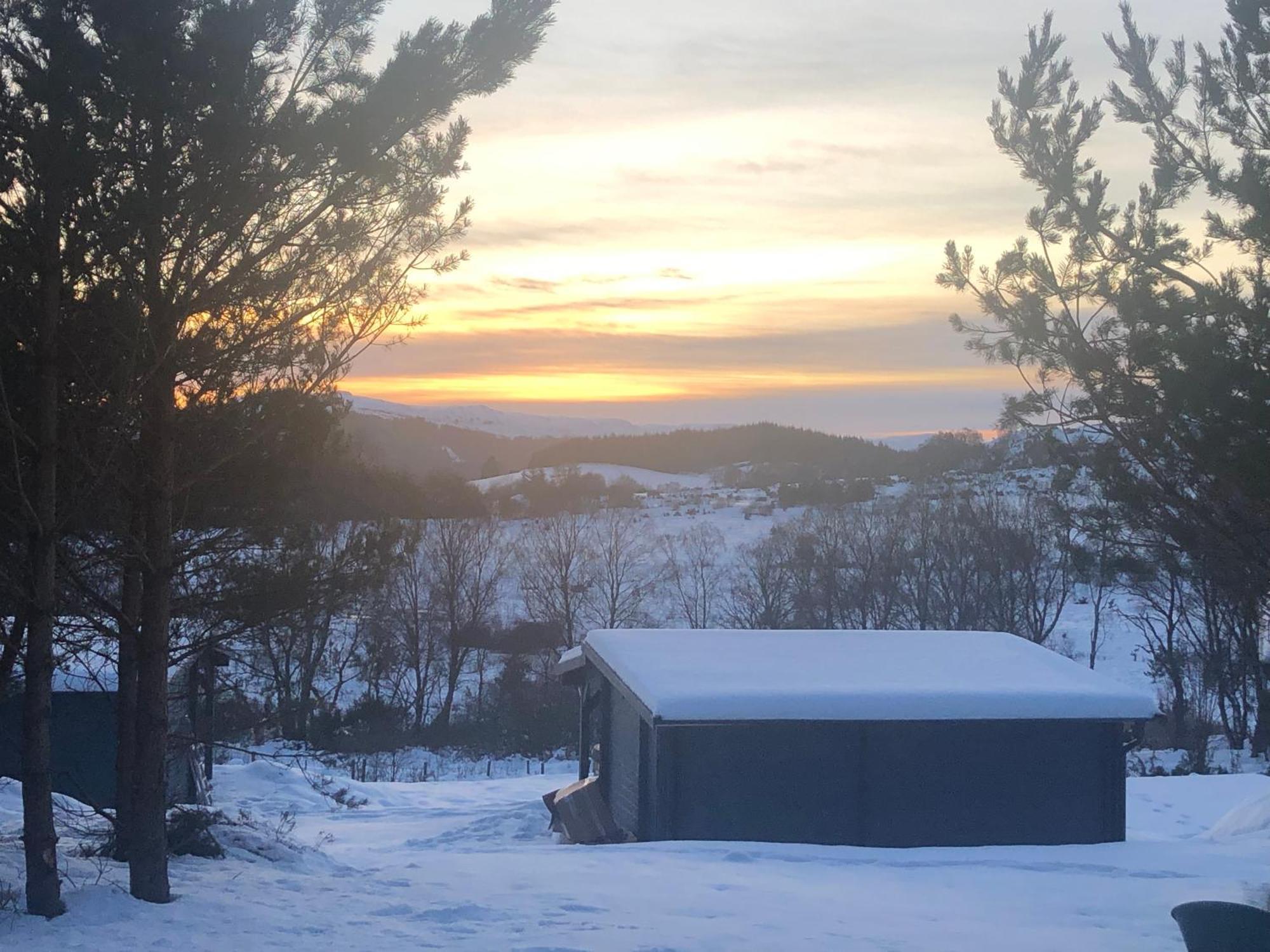 Retreat Hot Tub Highland Cabin Inverness Exterior photo